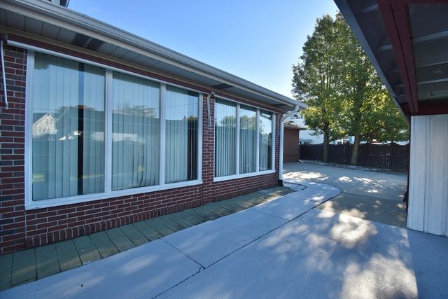 541 Grattan, Chicopee, MA 01020