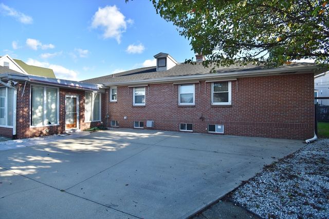 541 Grattan, Chicopee, MA 01020