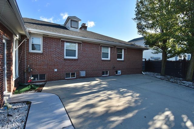 541 Grattan, Chicopee, MA 01020