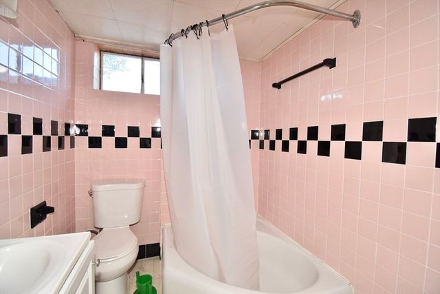 541 Grattan, Chicopee, MA 01020