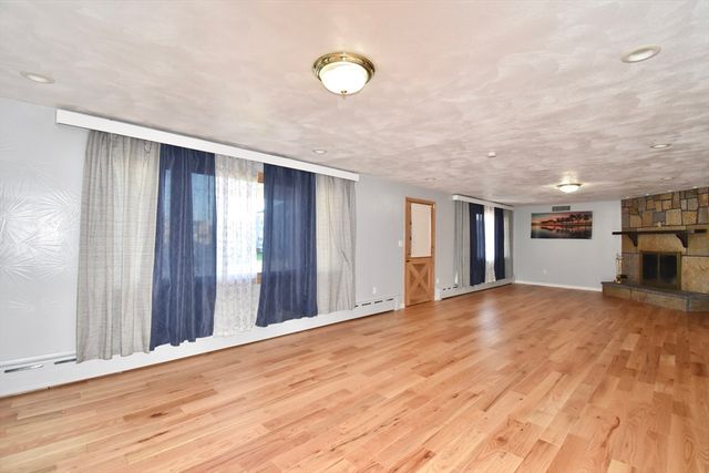 541 Grattan, Chicopee, MA 01020