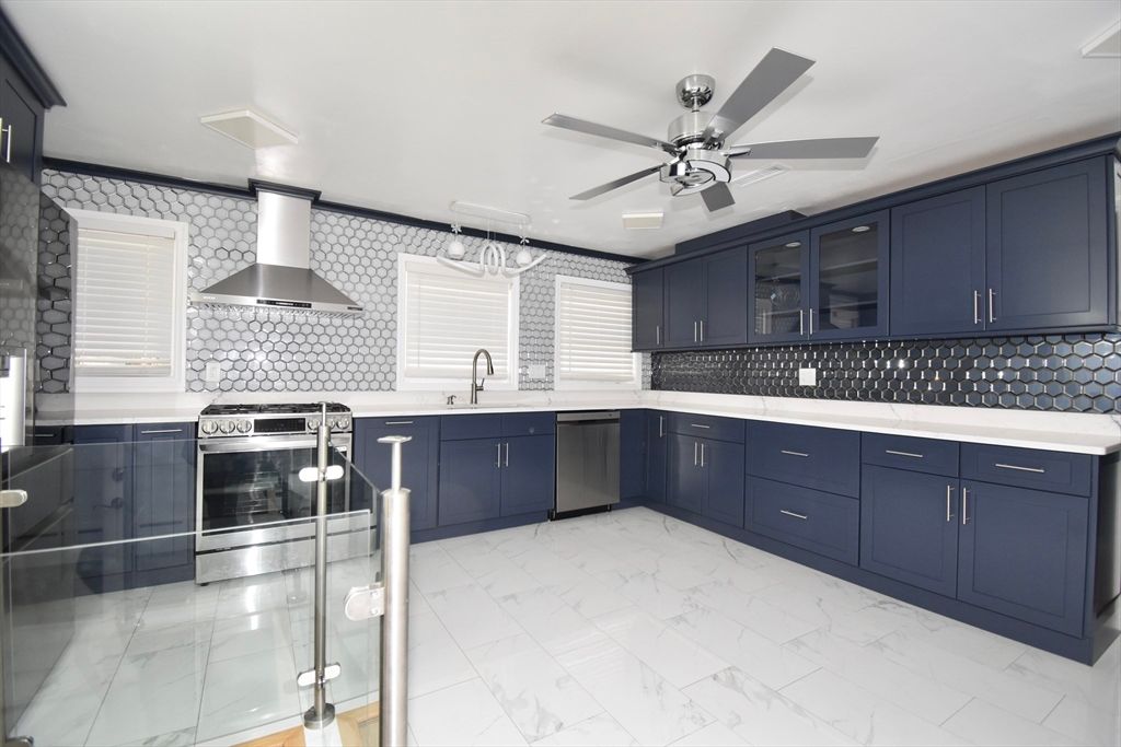 541 Grattan, Chicopee, MA 01020