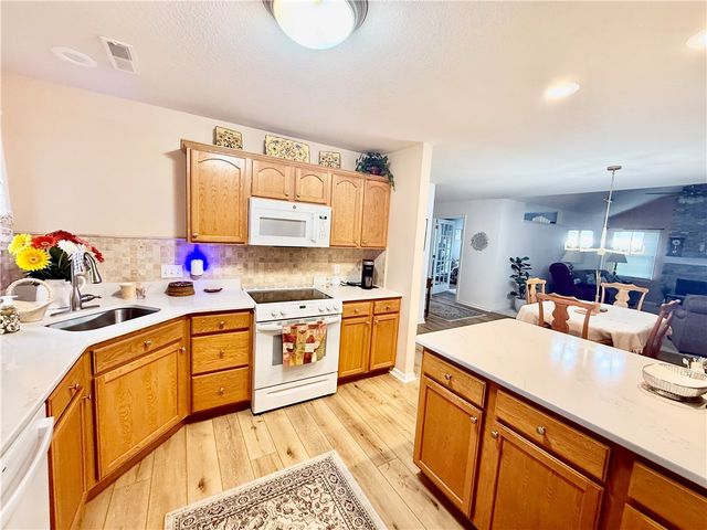 194 Woodhawk Ln, Franklin Twp, PA 16001