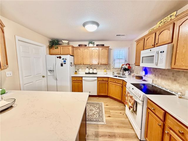 194 Woodhawk Ln, Franklin Twp, PA 16001