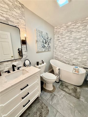 194 Woodhawk Ln, Franklin Twp, PA 16001