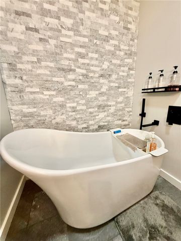 194 Woodhawk Ln, Franklin Twp, PA 16001