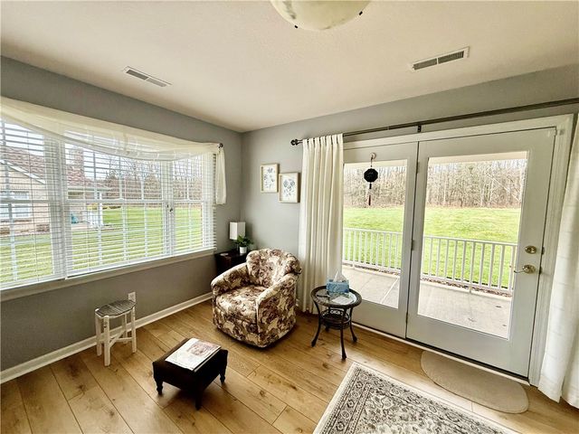 194 Woodhawk Ln, Franklin Twp, PA 16001