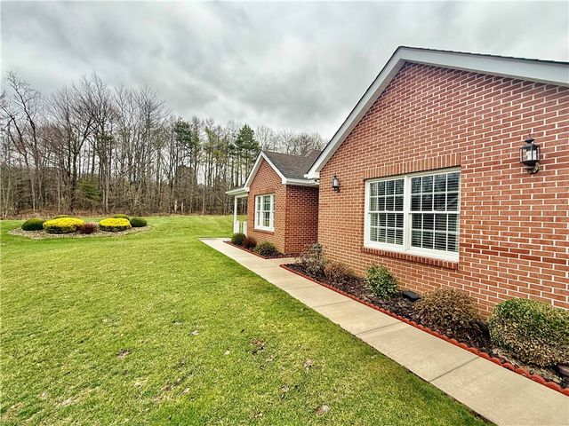 194 Woodhawk Ln, Franklin Twp, PA 16001