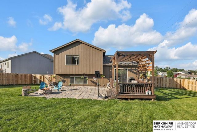 7510 N 143rd Avenue Circle, Omaha, NE 68142
