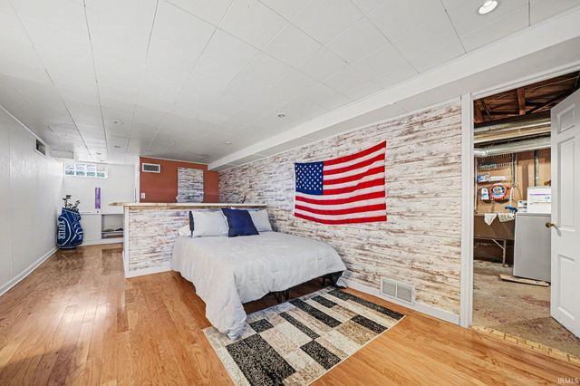 1614 Cedar Street, South Bend, IN 46617