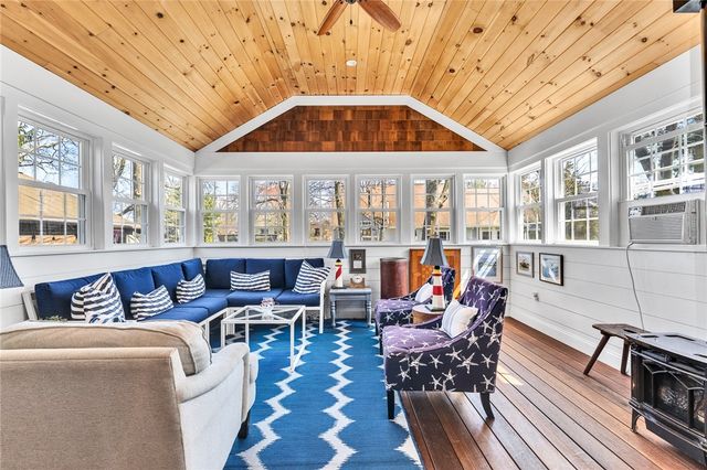 82 Princes Hill Avenue, Barrington, RI 02806