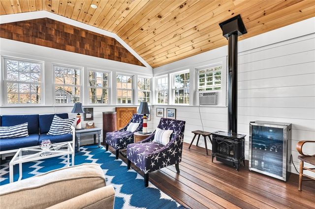 82 Princes Hill Avenue, Barrington, RI 02806