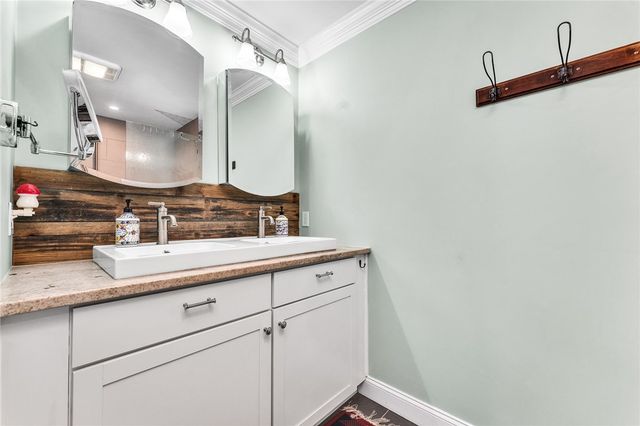 82 Princes Hill Avenue, Barrington, RI 02806