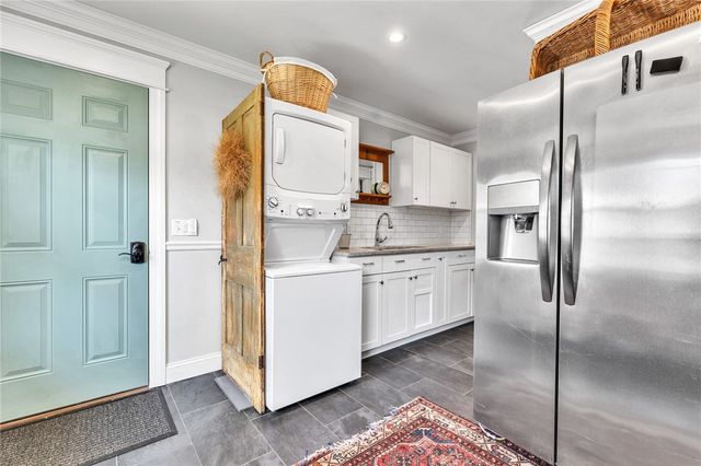 82 Princes Hill Avenue, Barrington, RI 02806