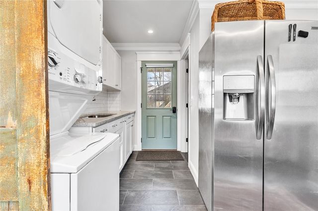 82 Princes Hill Avenue, Barrington, RI 02806