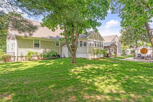 82 Princes Hill Avenue, Barrington, RI 02806