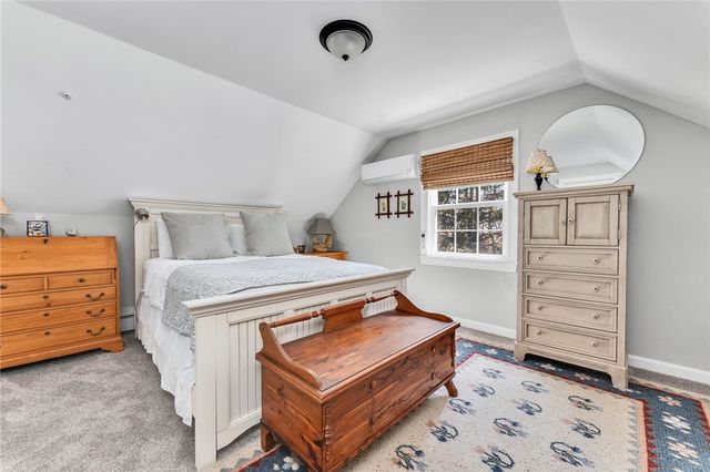 82 Princes Hill Avenue, Barrington, RI 02806