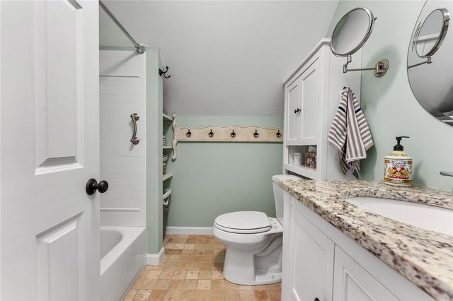 82 Princes Hill Avenue, Barrington, RI 02806