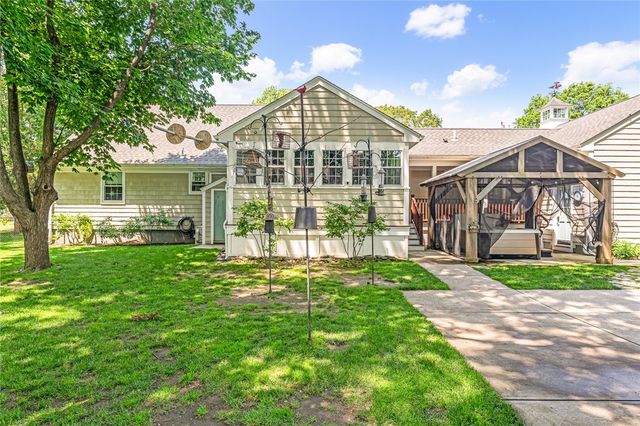 82 Princes Hill Avenue, Barrington, RI 02806