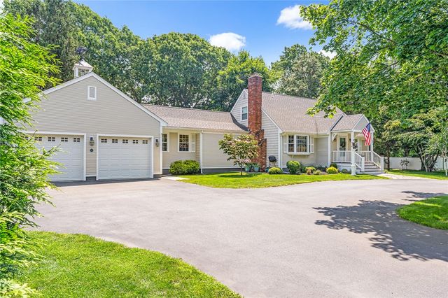 82 Princes Hill Avenue, Barrington, RI 02806