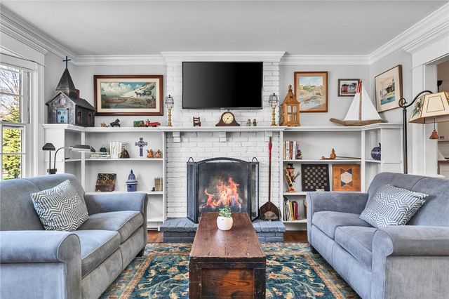 82 Princes Hill Avenue, Barrington, RI 02806