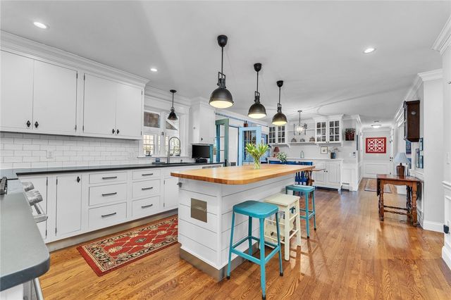 82 Princes Hill Avenue, Barrington, RI 02806