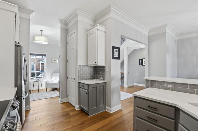 213 Manchester Drive, Zionsville, IN 46077