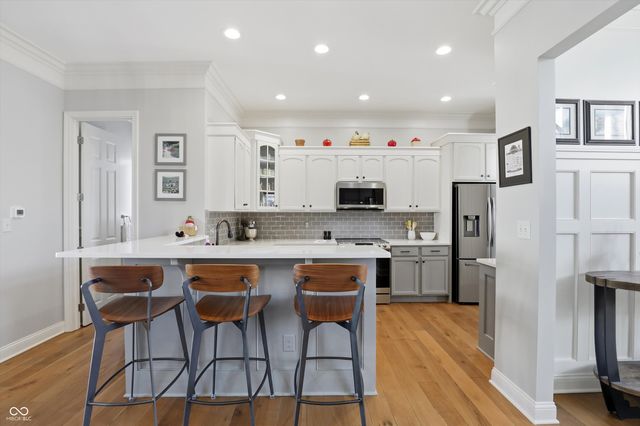 213 Manchester Drive, Zionsville, IN 46077