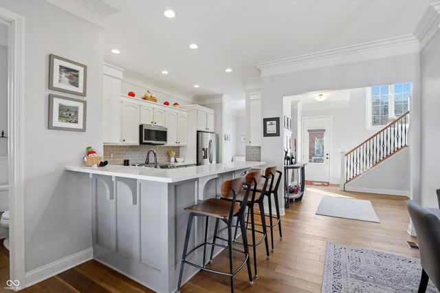 213 Manchester Drive, Zionsville, IN 46077