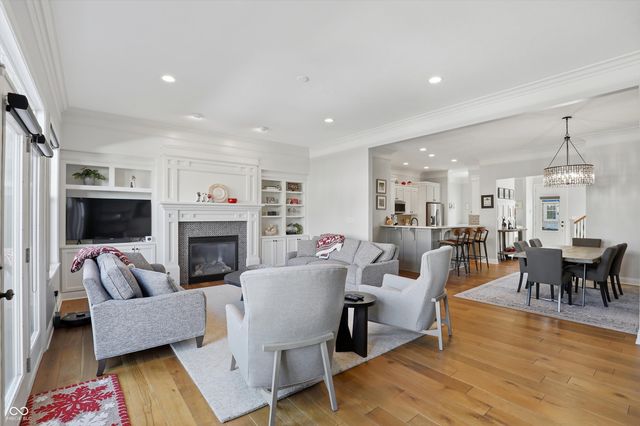 213 Manchester Drive, Zionsville, IN 46077