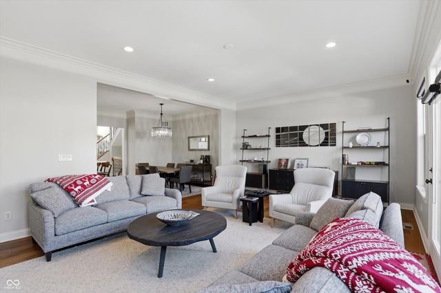 213 Manchester Drive, Zionsville, IN 46077