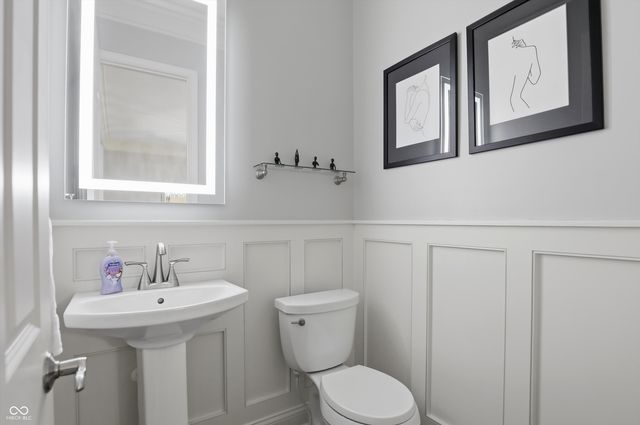 213 Manchester Drive, Zionsville, IN 46077