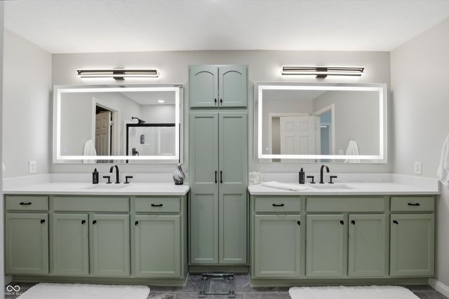 213 Manchester Drive, Zionsville, IN 46077