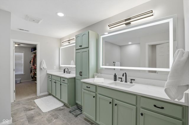 213 Manchester Drive, Zionsville, IN 46077