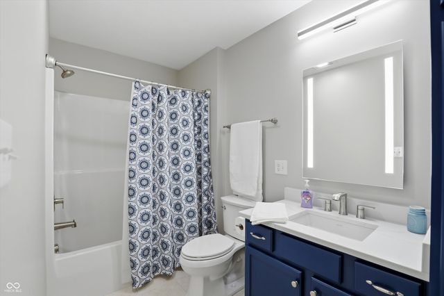 213 Manchester Drive, Zionsville, IN 46077