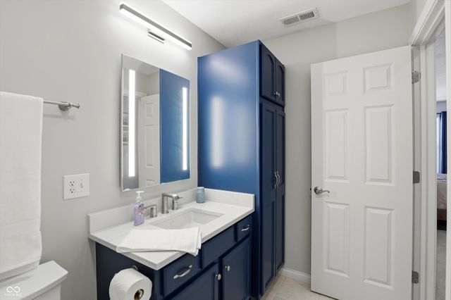 213 Manchester Drive, Zionsville, IN 46077