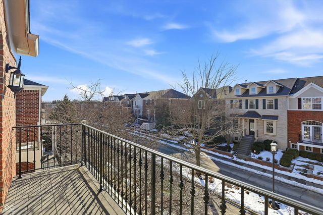 213 Manchester Drive, Zionsville, IN 46077