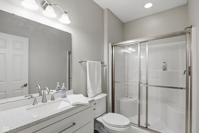 213 Manchester Drive, Zionsville, IN 46077