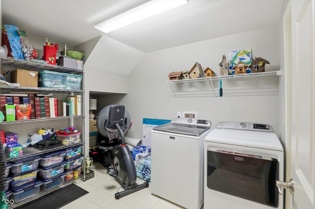 213 Manchester Drive, Zionsville, IN 46077