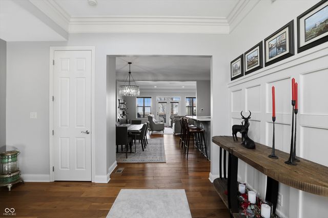 213 Manchester Drive, Zionsville, IN 46077