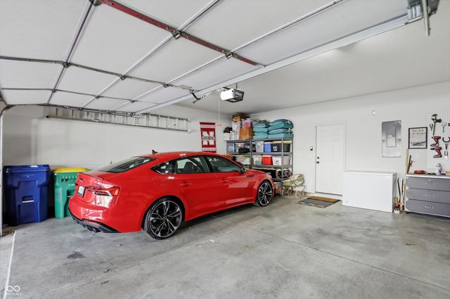 213 Manchester Drive, Zionsville, IN 46077