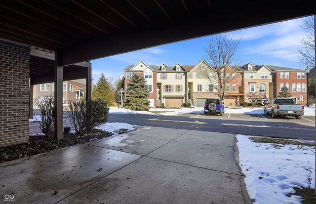 213 Manchester Drive, Zionsville, IN 46077