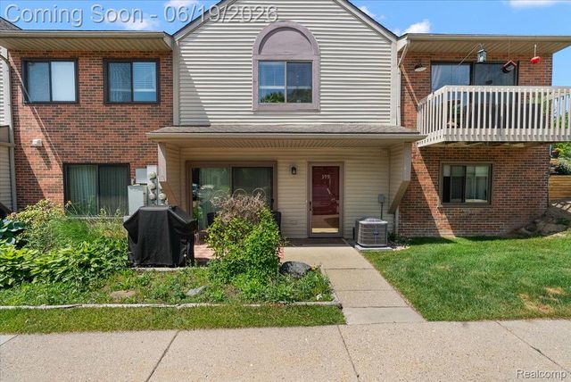 399 Spring Brooke Drive, Brighton, MI 48116