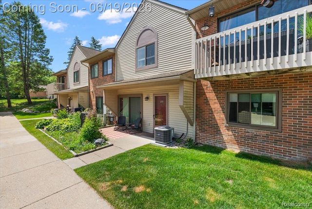 399 Spring Brooke Drive, Brighton, MI 48116
