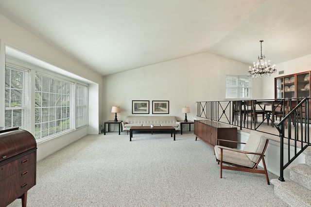 1504 Sequoia Trail, Glenview, IL 60025
