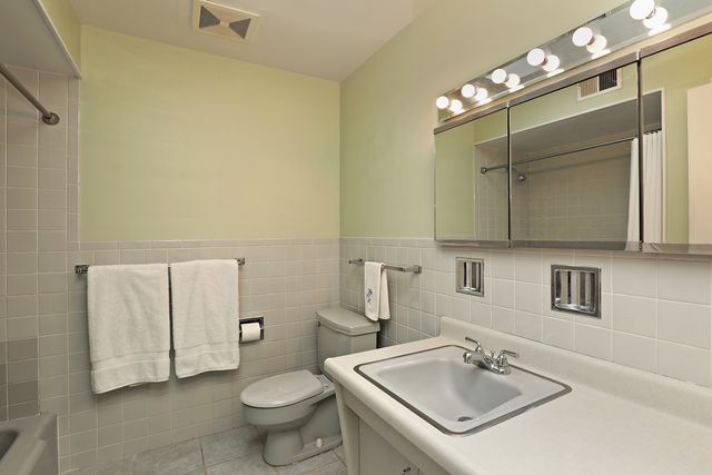 1504 Sequoia Trail, Glenview, IL 60025