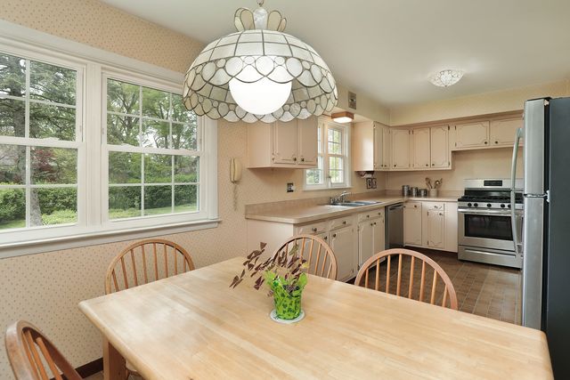 1504 Sequoia Trail, Glenview, IL 60025