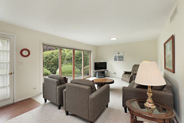 1504 Sequoia Trail, Glenview, IL 60025