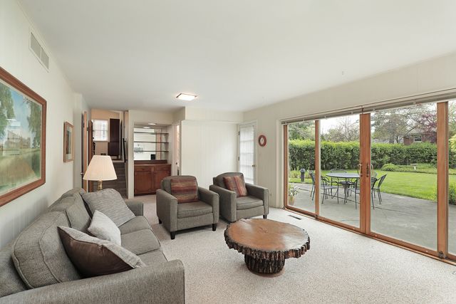 1504 Sequoia Trail, Glenview, IL 60025