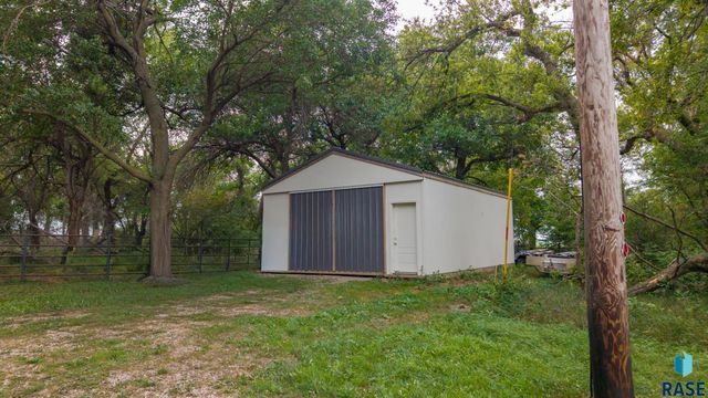 48053 259th St Street, Brandon, SD 57005